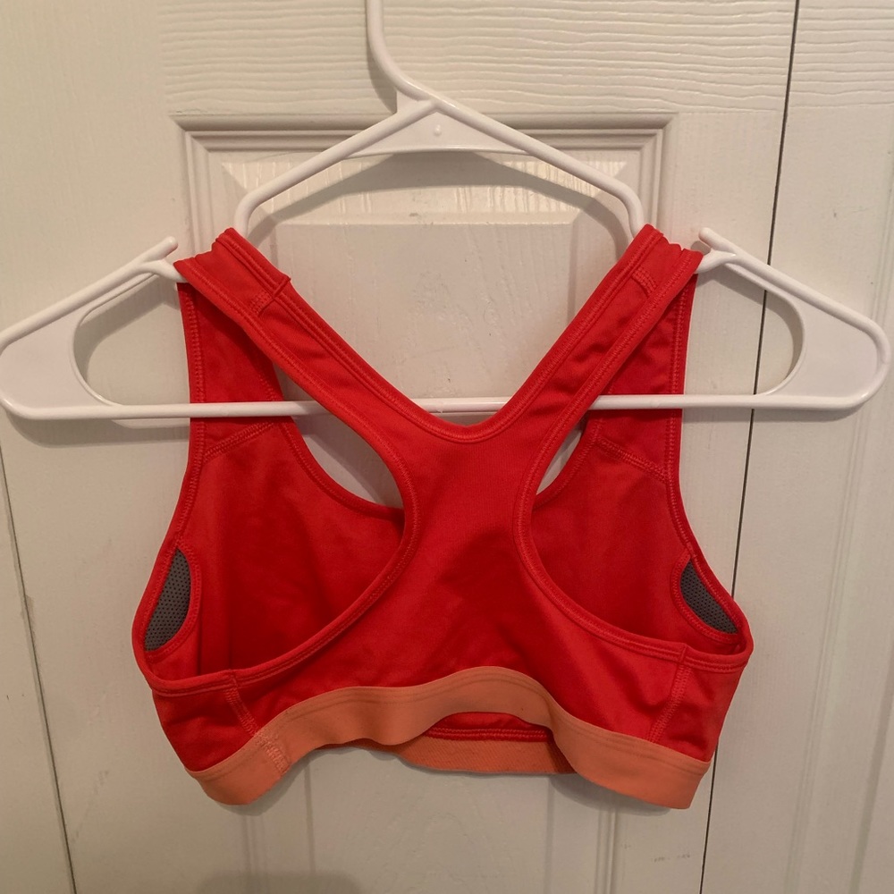 size small nike sports bra